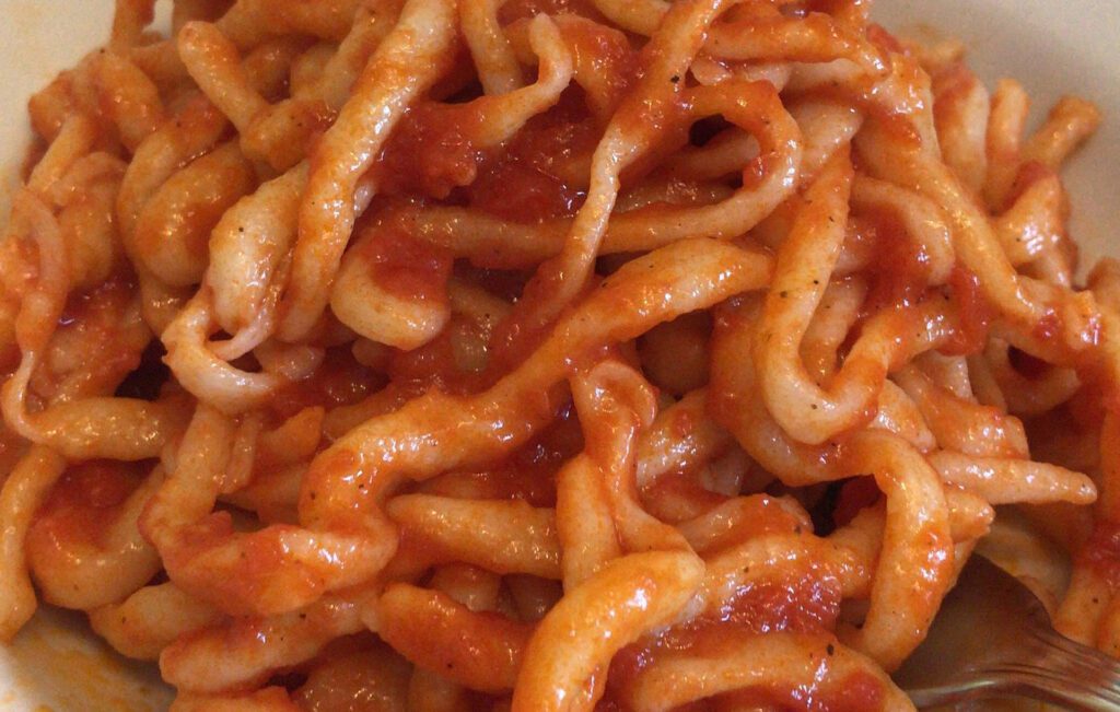 Celle Sul Rigo: un viaggio culinario attraverso i pici e le tradizioni toscane