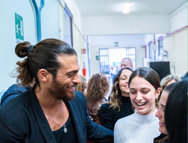 Can Yaman: «C’è una donna che mi segue ovunque!» 2 can yaman2 2