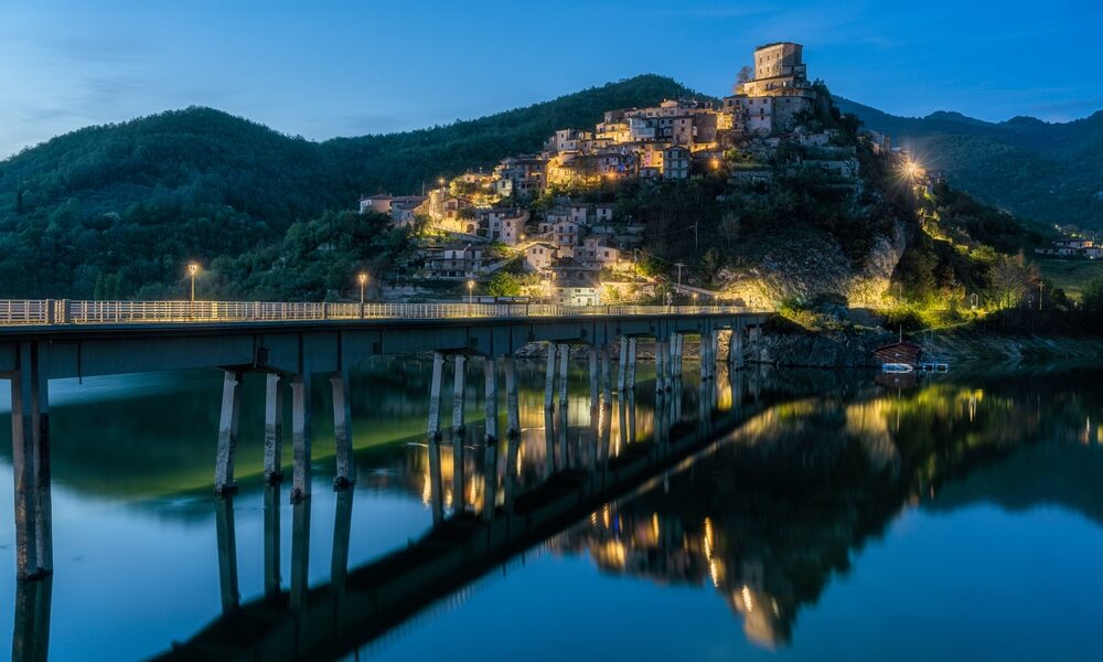 the,beautiful,village,of,castel,di,tora,with,lake,turano