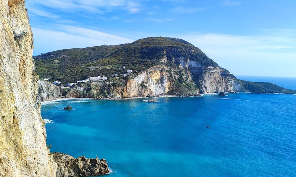 ponza, l’isola della luna, un paradiso mediterraneo