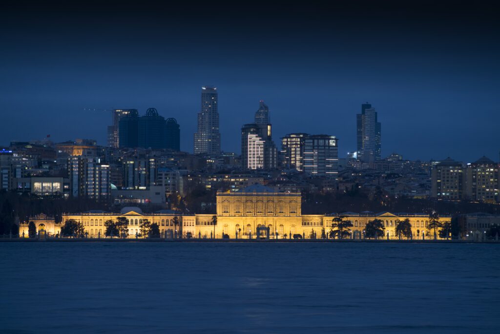 0569 istanbul boğaz dolmabahçe sarayi mark edward harris 12 18 2013 ajans