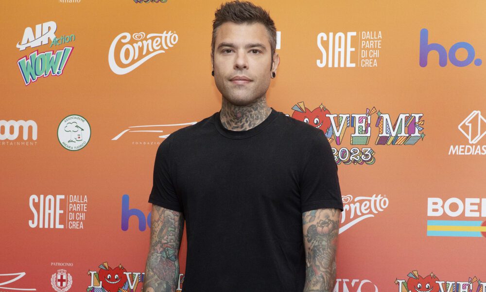 Anche Fedez (a sorpresa) difende Tony Effe dopo l'esclusione dal Capaodanno al Circo Massimo