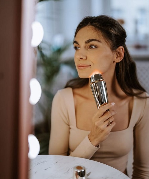 Massaggiatore viso Intenso Aura Age Defy - Agisce nel ringiovanimento, nella tonificazione e nella rivitalizzazione della pelle.