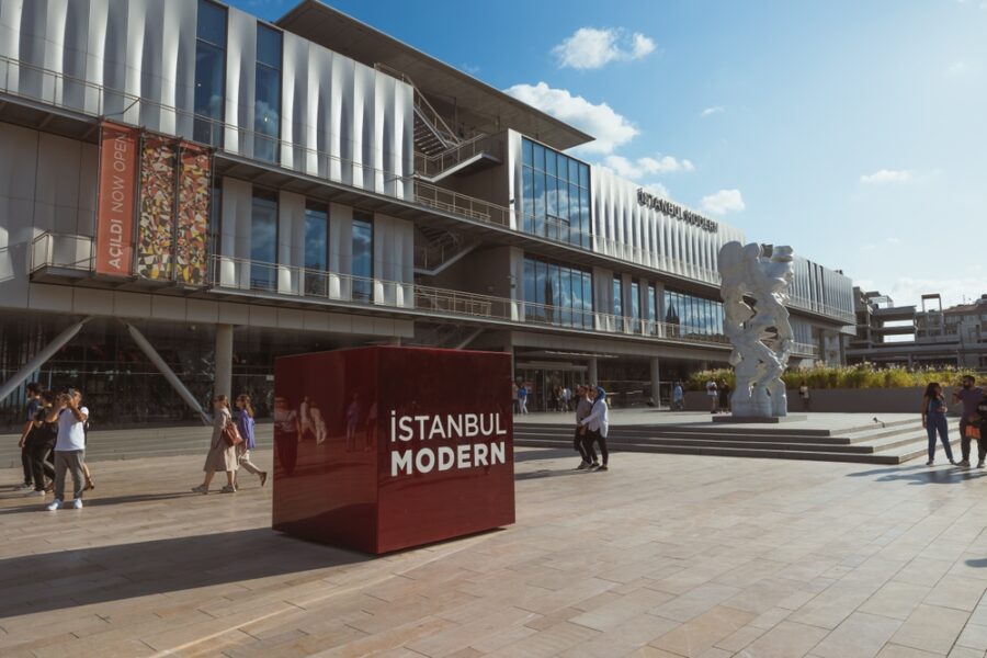sign,and,building,of,istanbul,modern,museum.,istanbul,turkiye,