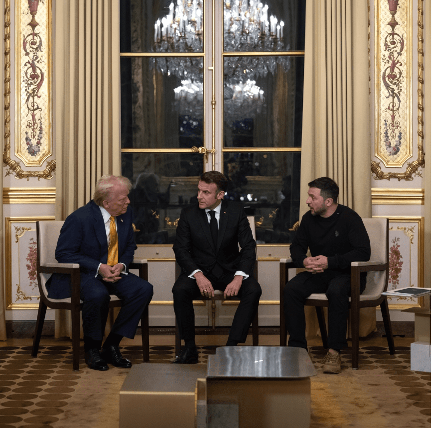 Incontro a tre all'Eliseo tra il Presidente Macron, Donald Trump e Zelensky