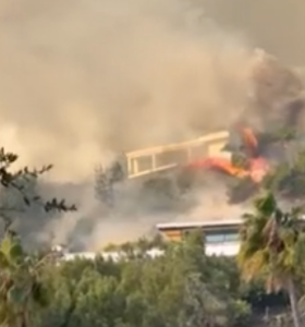 La casa di James Woods lambita dalle fiamme