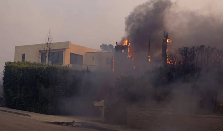 Le riprese dell'abitazioni di Adam Brody e Leighton Meester distrutta dalle fiamme