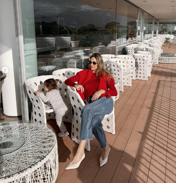 Beatrice Valli (30) ha documentato su Instagram la sua ultima vacanza con la famiglia a Forte dei Marmi.