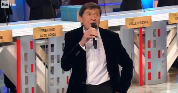 Gianni Morandi durante la puntata speciale di "Affari Tuoi" abbinata alla Lotteria Italia del 6 Gennaio 2025