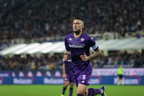 Cristiano Biraghi con la maglia della Fiorentina