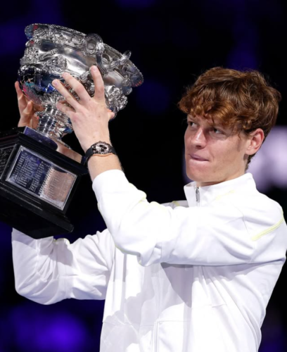 Sinner alza il trofeo dell'Australian Open 2025