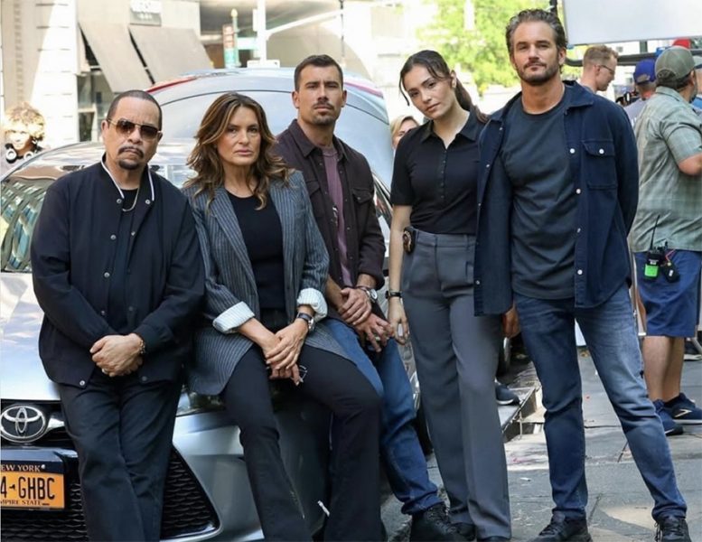 Da sinistra, Ice-T (66 anni), Mariska Hargtay (61 anni), Octavio Pisano (38 anni), Juliana Aidén Martinez (34 anni) e Kevin Kane (48 anni)