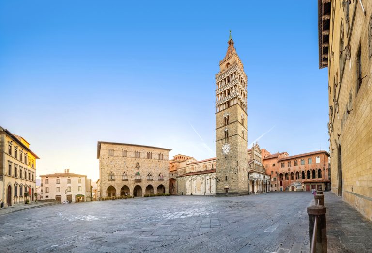 Pistoia, l'elegante salotto d'Italia: un gioiello toscano fuori dal turismo di massa 2 Piazza Duomo.