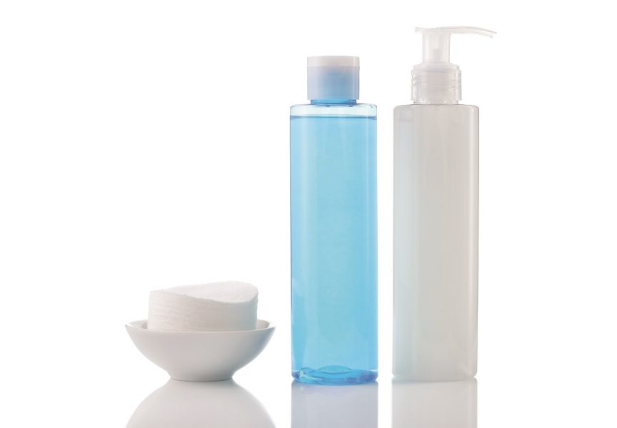 La detersione è fondamentale per una pelle sempre giovane e fresca. Fatela sempre al mattino e alla sera prima di andare a letto.