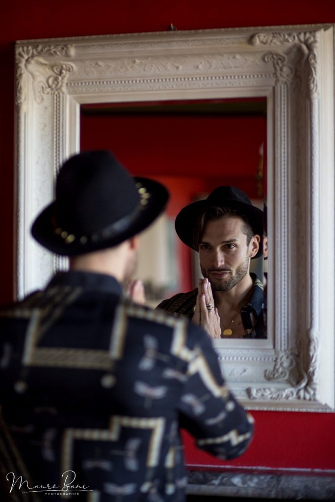 george leonard allo specchio