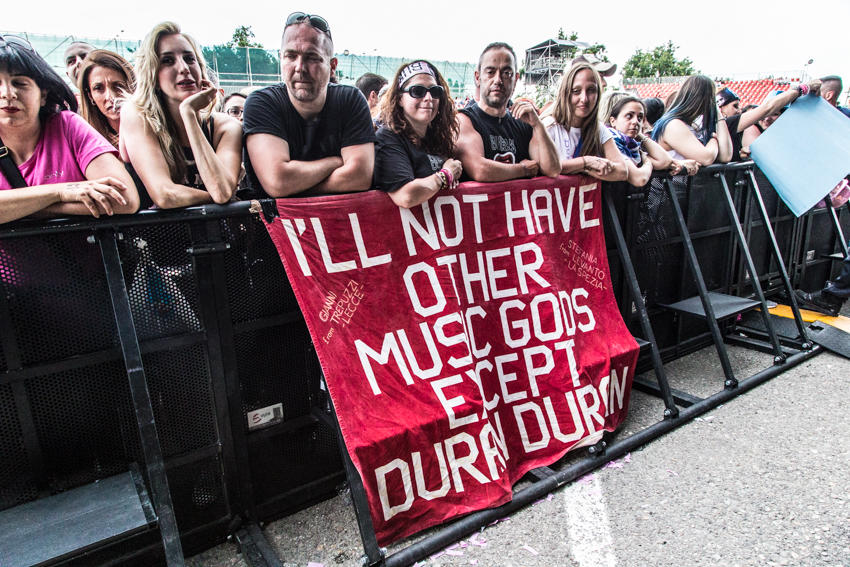 Fan dei Duran Duran a un concerto: all'epoca si assistette a scene di isteria collettiva per i 5 di Birmingham.