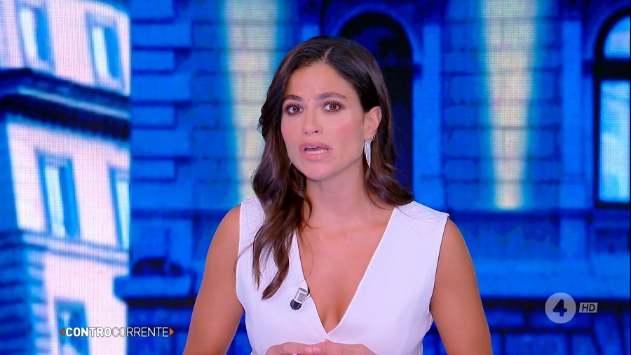 Countdown per "L'Isola dei Famosi 2025": ecco chi la condurrà e i nomi dei naufraghi! 1 Dopo aver condotto il talk "Controcorrente", Veronica Gentili (42) ha conquistato il grande pubblico al timone de "Le Iene".