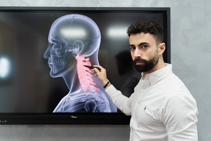 L'osteopata Andrea Foriglio (31 anni)