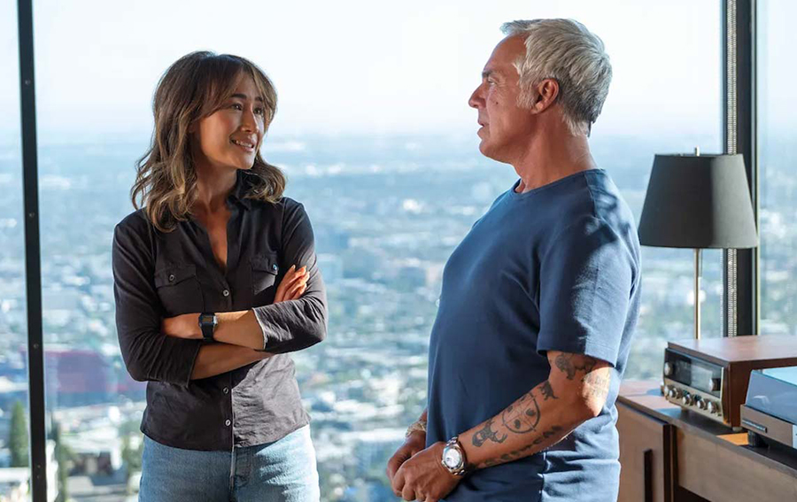 fiction Maggie Q (45 anni) e Titus Welliver (63 anni)