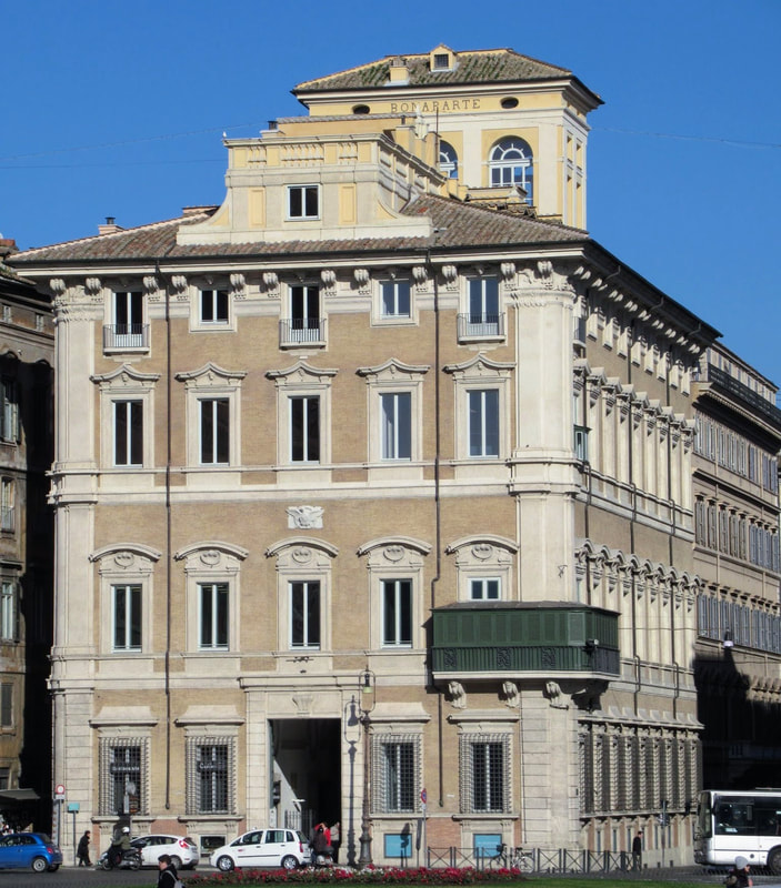Palazzo Bonaparte, a Roma, ospita la mostra "Munch. Il grido interiore" L'edificio fu costruito tra il 1657 e il 1677 su progetto dell'architetto Giovanni Antonio De Rossi per conto dei marchesi Giuseppe e Benedetto d'Aste. Nel 1818 la proprietà fu acquistata, al prezzo di 27 000 piastre d'oro[2], da Maria Letizia Ramolino, madre dell'Imperatore francese Napoleone Bonaparte, che vi dimorò fino alla morte nel 1836.