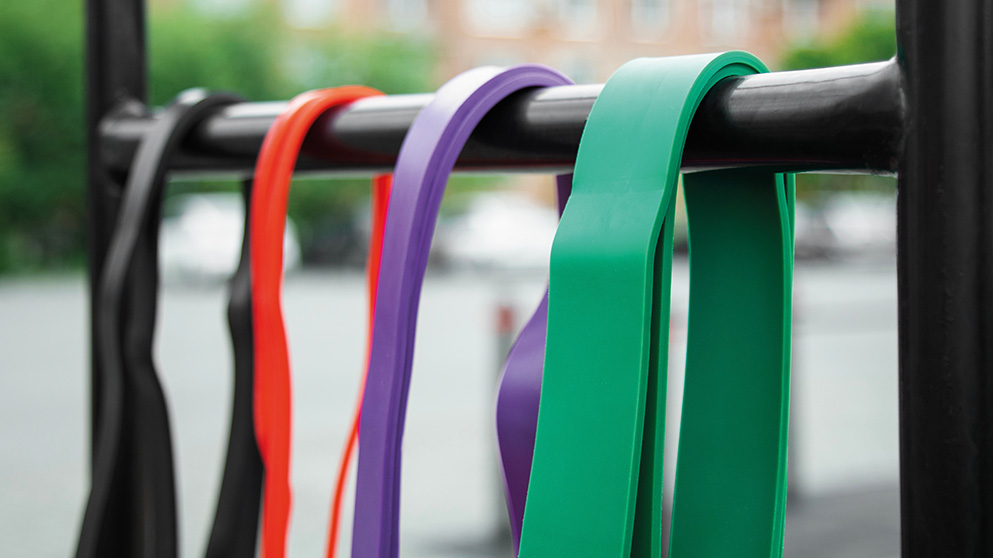 Banda elastica: l'alleata per un corpo tonico e senza stress 1 2 Ciascuna banda elastica presenta un colore di intensità diversa ©shutterstock