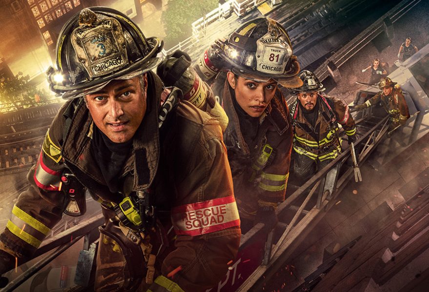 Fiction da non perdere dal 27 aprile al 3 maggio 2025 5 fiction I protagonisti della serie tv Chiacago Fire, da sinistra Taylor Kinney (43 anni), Monica Raymund (38 anni) e Joe Minoso (46 anni)
