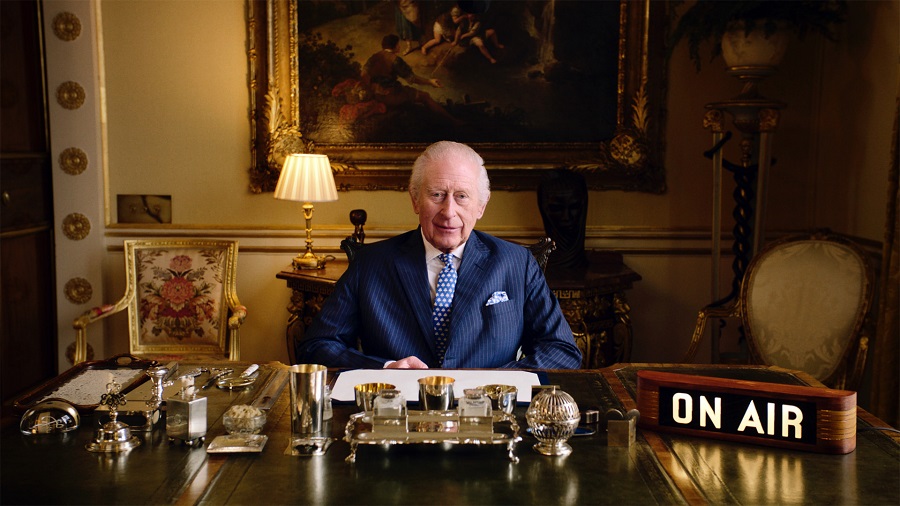 “The King’s Music Room” ci svela che dietro alla figura del sovrano c’è semplicemente un uomo che, come tutti, ama, si commuove e, quando serve, sa anche scatenarsi a ritmo di musica!