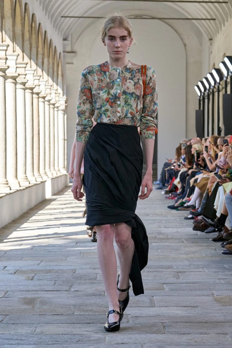 Fiori in passerella: la rinascita glamour della stampa floreale.