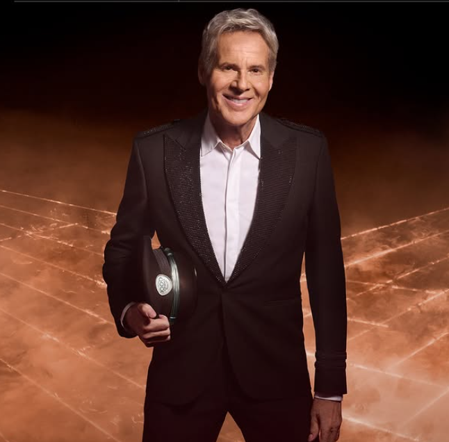 “La vita è adesso”: 40 anni con remake 6 Claudio Baglioni sta attualmente sostenendo il quello che potrebbe esssere il suo ultimo tour, che ha intitolato "1000 giorni" e dovrebbe concludersi nel 2026.