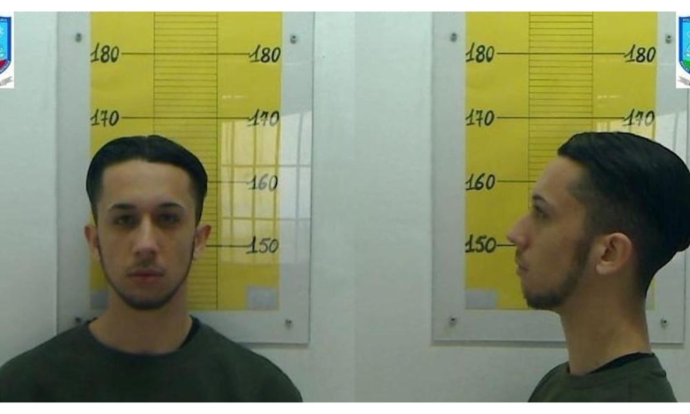 La fuga di Andrea Cavallari, condannato per la strage di Corinaldo: “Non può aver fatto tutto da solo”