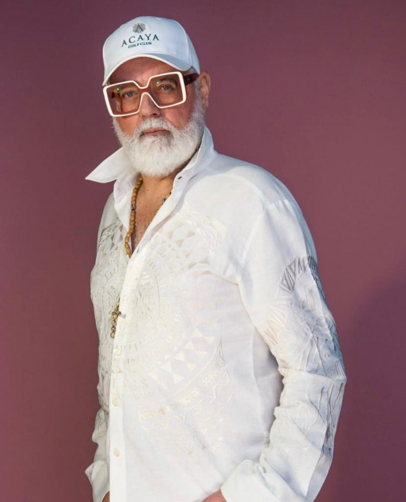 Luca Fiocca, maestro di seduzione e autore del libro "Se è tortora, all'acqua torna". Invitato al Maurizio Costanzo Show per dissentire dallo stereotipo del maschio latino come fragile e timido, Fiocca trasforma quell’esperienza in un saggio sull’importanza delle relazioni autentiche e dirette. Un libro che, in modo divertente, celebra la libertà e l’arte dell’incontro.