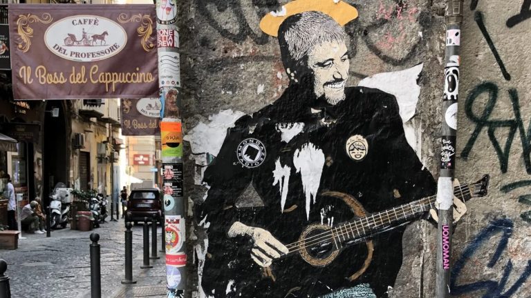 Italia a colori: un viaggio tra i murales più belli dello Stivale 26 napoli 3