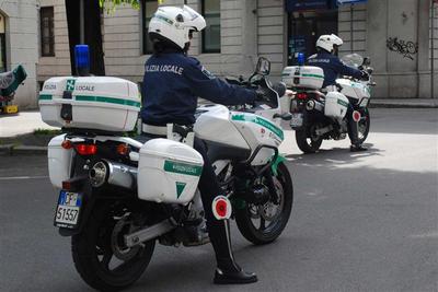 Alla guida a 12 anni su un’auto rubata investono e uccidono una pensionata, rintracciati 4 ragazzi in fuga