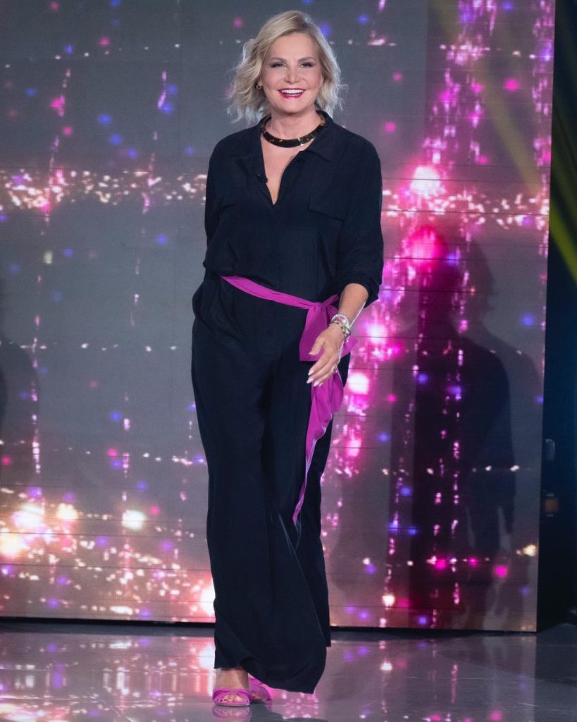 Simona Ventura (60) è la nuova conduttrice di “Grande Fratello”.