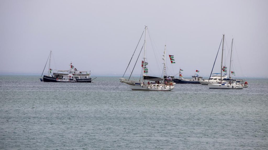 Flotilla, tornati a casa gli attivisti italiani: “Picchiati e in manette” 1 Israele attacca La Flotilla, droni dall’alto e militari sulle imbarcazioni.