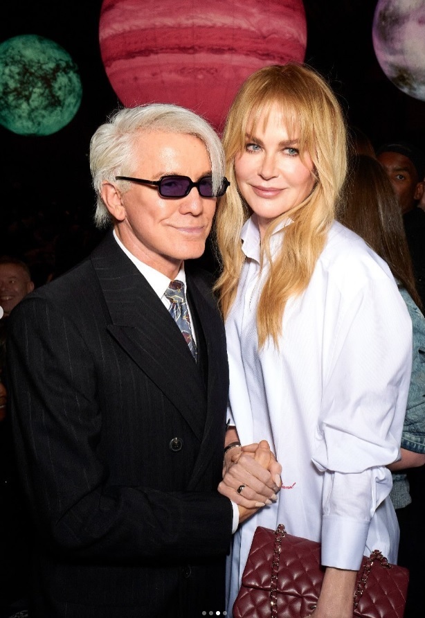 Frangia mania: da Nicole Kidman a Demi Moore, il taglio che segna un nuovo inizio 1 Frangia mania: da Nicole Kidman a Demi Moore, il taglio che segna un nuovo inizio