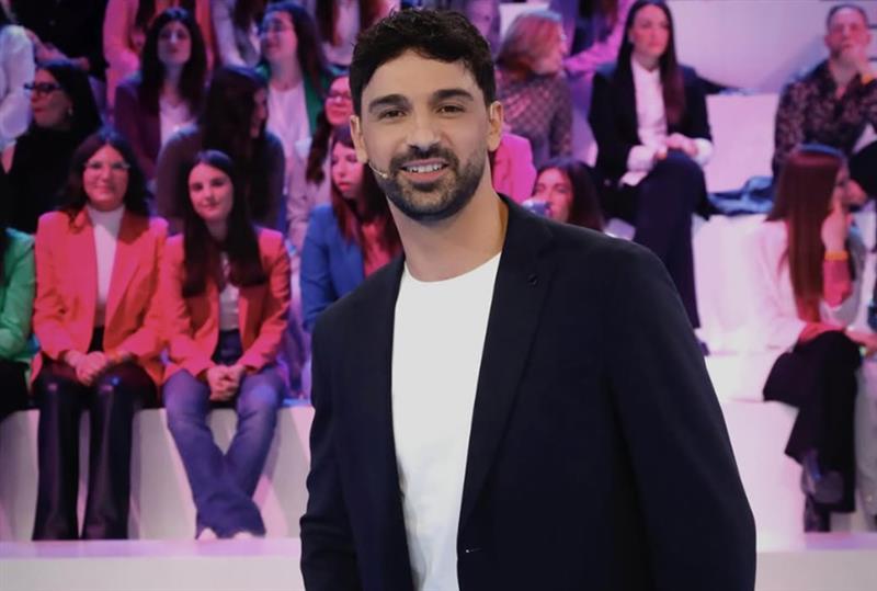 «Controlli fatti e… »: dopo la malattia, Raimondo Todaro svela come sta «Controlli fatti e…»: dopo la malattia, Raimondo Todaro svela come sta.