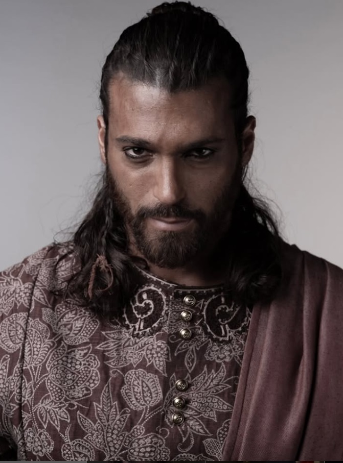 Can Yaman ruggisce a Roma: «Il mio Sandokan è moderno, inclusivo e spirituale»