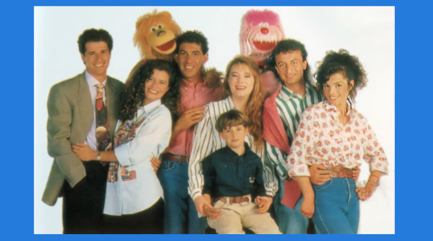 Marco Bellavia (60) ha raggiunto la popolarità grazie alla sua partecipazione alle serie televisive legate a "Kiss Me Licia" e alla conduzione di "Bim Bum Bam" e "Ciao Ciao" [foto: web].