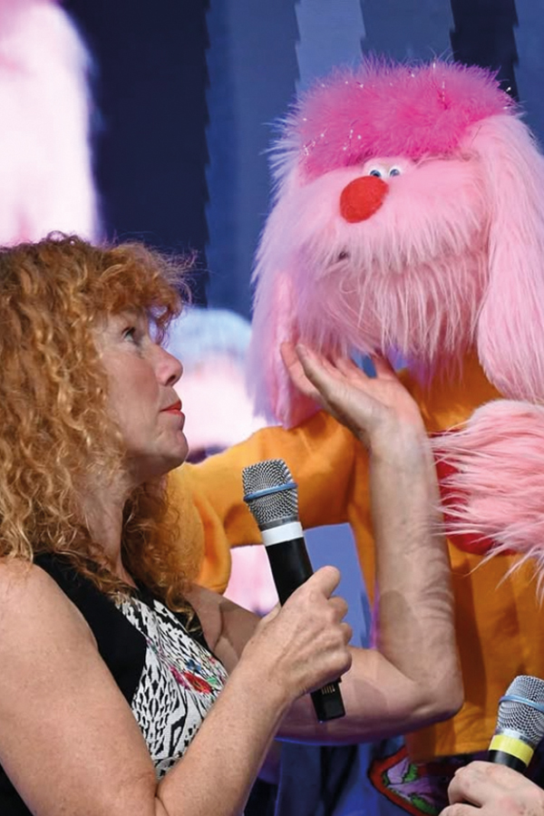 Manuela Blanchard (66) e l'iconico pupazzo Uan.