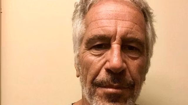 Caso Epstein, Trump compare 8 volte nelle nuove carte rese pubbliche dal Dipartimento di Giustizia