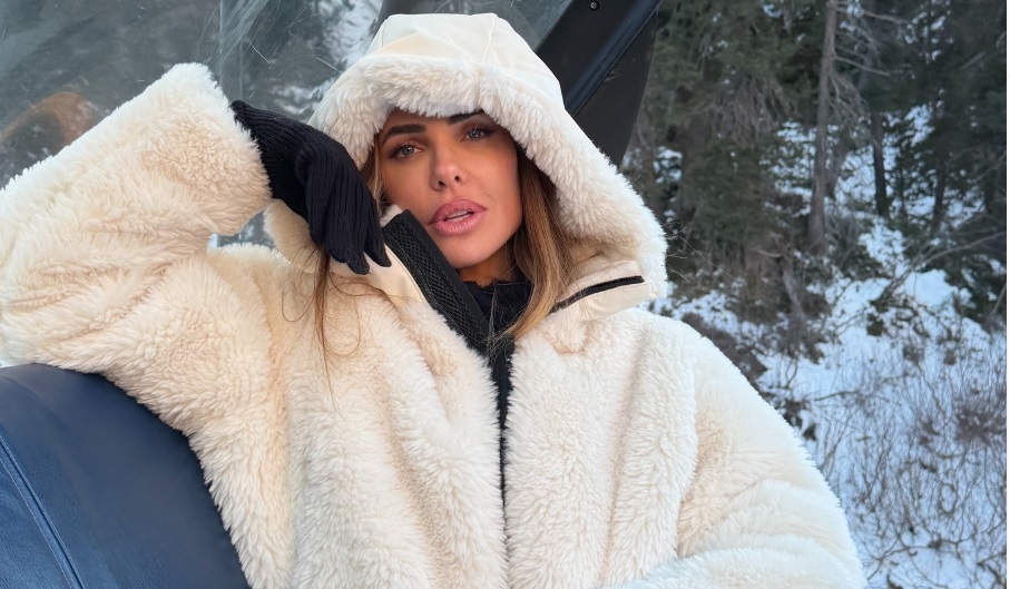 Ilary Blasi: a Cortina spunta l’anello di fidanzamento Ilary Blasi: a Cortina spunta l’anello di fidanzamento