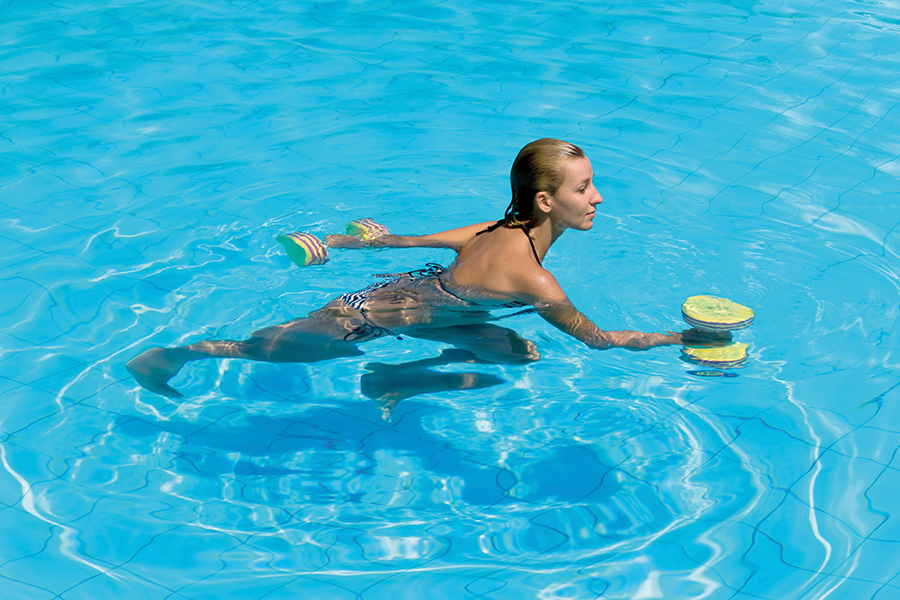 Tutti i benefici del pool running, la corsa in acqua che fa bene a tutti