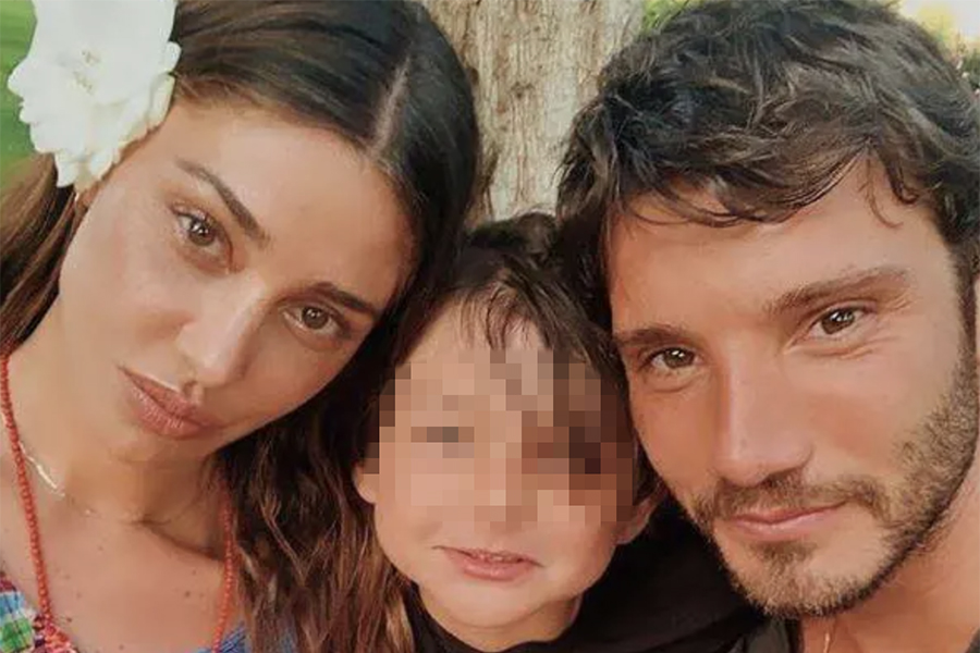 Santiago (12) è il figlio di Belen Rodriguez (41) e Stefano De Martino (36). Qui in una vecchia foto di famiglia postata sui social.