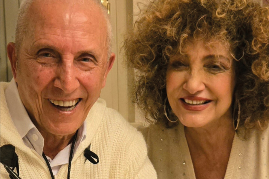 Giuseppa Marcella Bella (73 anni), detta Marcella, è nata a Catania il 18 giugno 1952. Sorella minore del cantante e paroliere Gianni Bella, ha esordito al Festival di Sanremo nel 1972 con Montagne verdi.