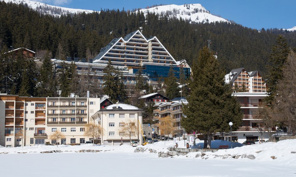 Crans-Montana, la notte dell’orrore: un arresto tardivo e troppe cose che non tornano Arresto tardivo, irregolarità e silenzi istituzionali: la strage di Capodanno a Crans-Montana lascia aperti interrogativi inquietanti e un dolore senza risposte.