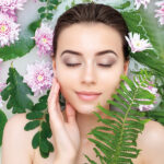 L’aumento delle ore di luce e delle temperature richiede attenzioni specifiche per pelle e capelli. Ecco i consigli di skin care e hair care degli esperti per prepararsi alla primavera e ritrovare luminosità e forza.