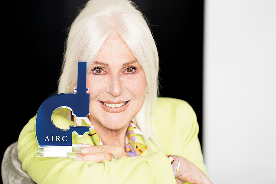 Loretta Goggi (75) è da oltre trent’anni ambasciatrice AIRC.
