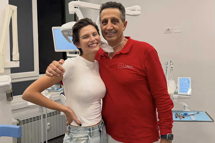 Denti bianchi, sorriso naturale: le nuove tendenze dell’estetica dentale