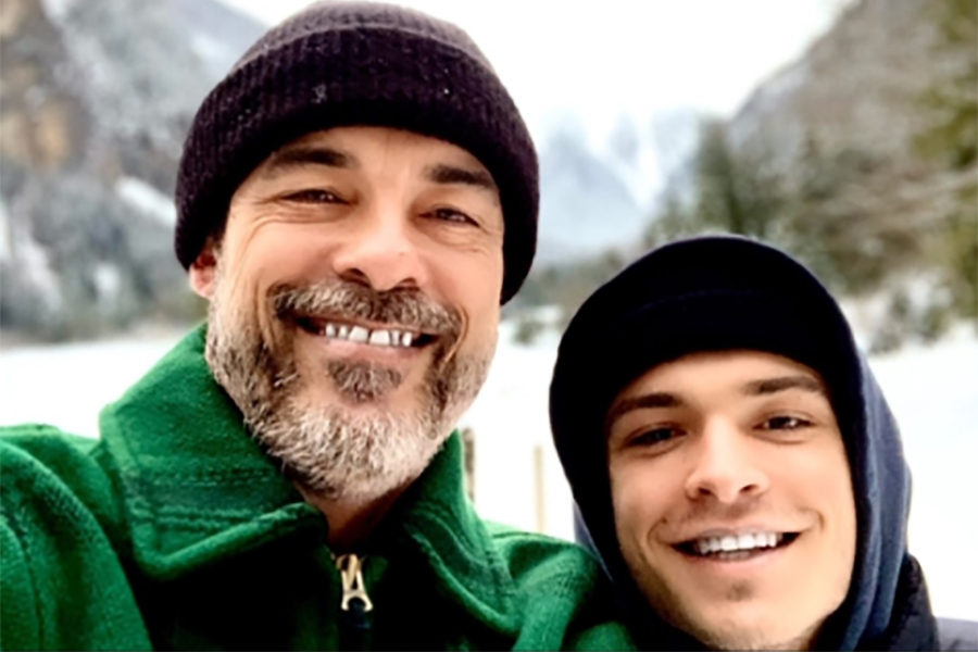 Alessandro Gassmann (60) con il figlio Leo (26).